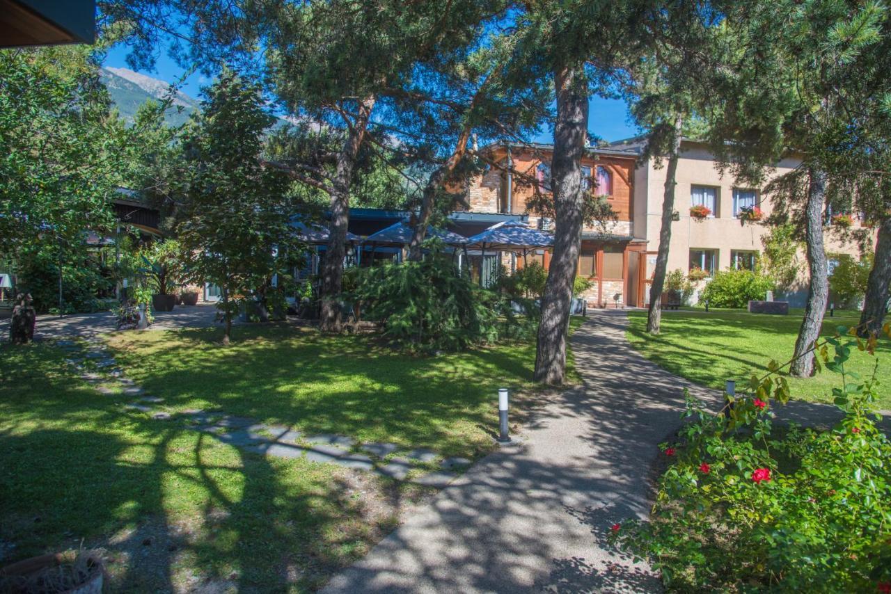 Logis Hotel Le Lac Embrun ภายนอก รูปภาพ