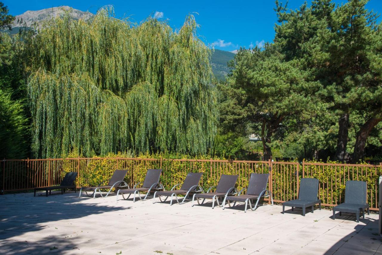 Logis Hotel Le Lac Embrun ภายนอก รูปภาพ