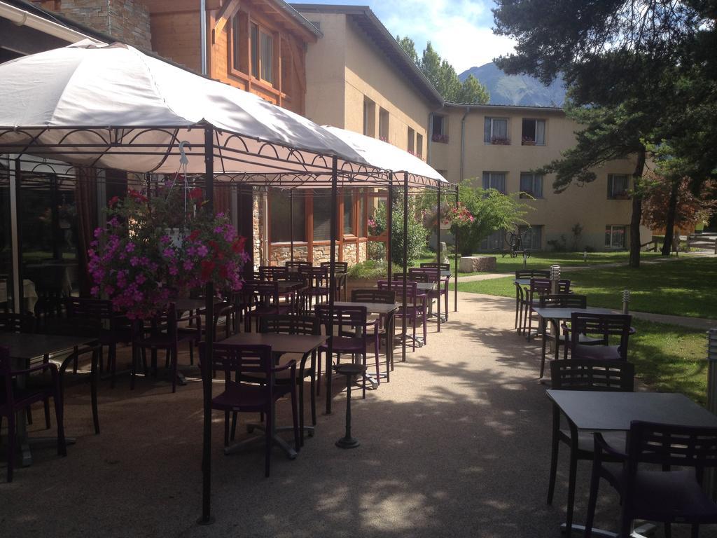 Logis Hotel Le Lac Embrun ภายนอก รูปภาพ