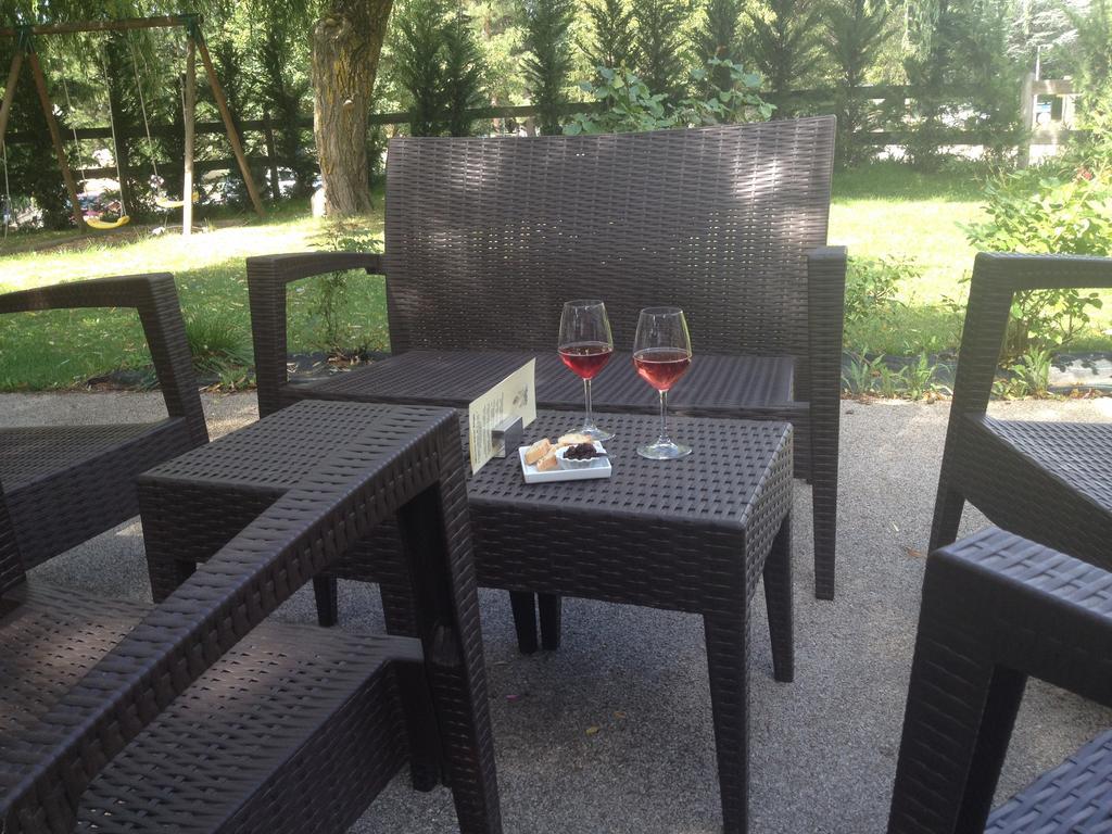 Logis Hotel Le Lac Embrun ภายนอก รูปภาพ