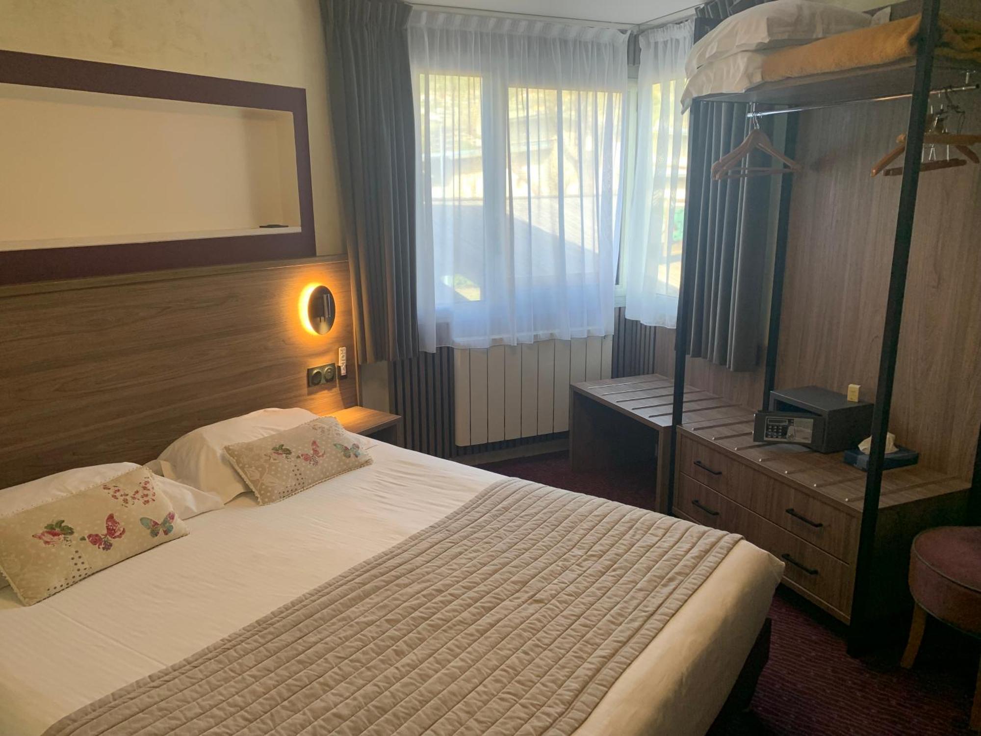 Logis Hotel Le Lac Embrun ภายนอก รูปภาพ