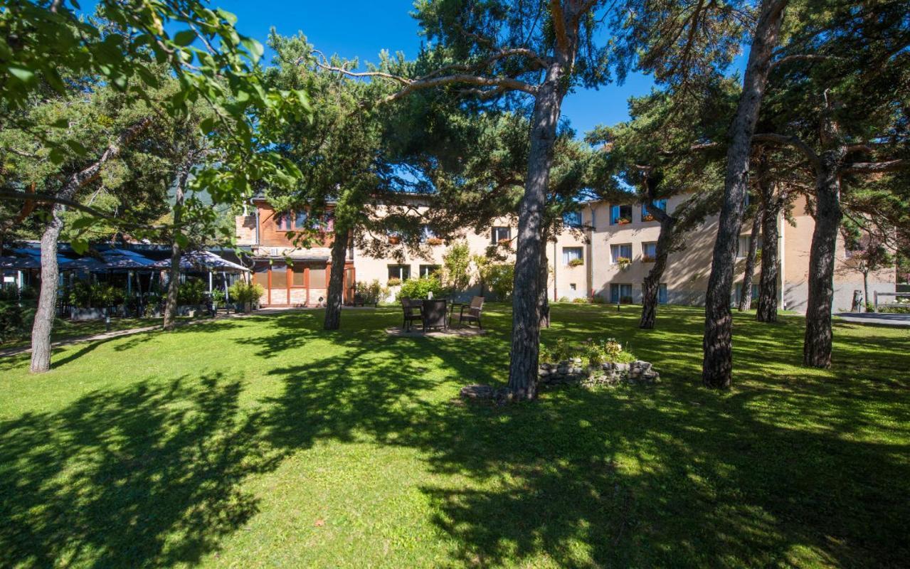 Logis Hotel Le Lac Embrun ภายนอก รูปภาพ