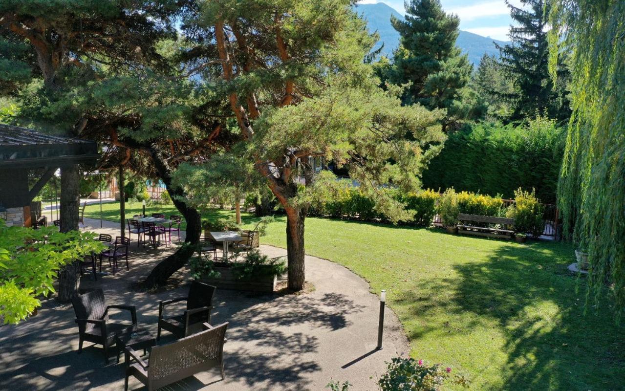 Logis Hotel Le Lac Embrun ภายนอก รูปภาพ