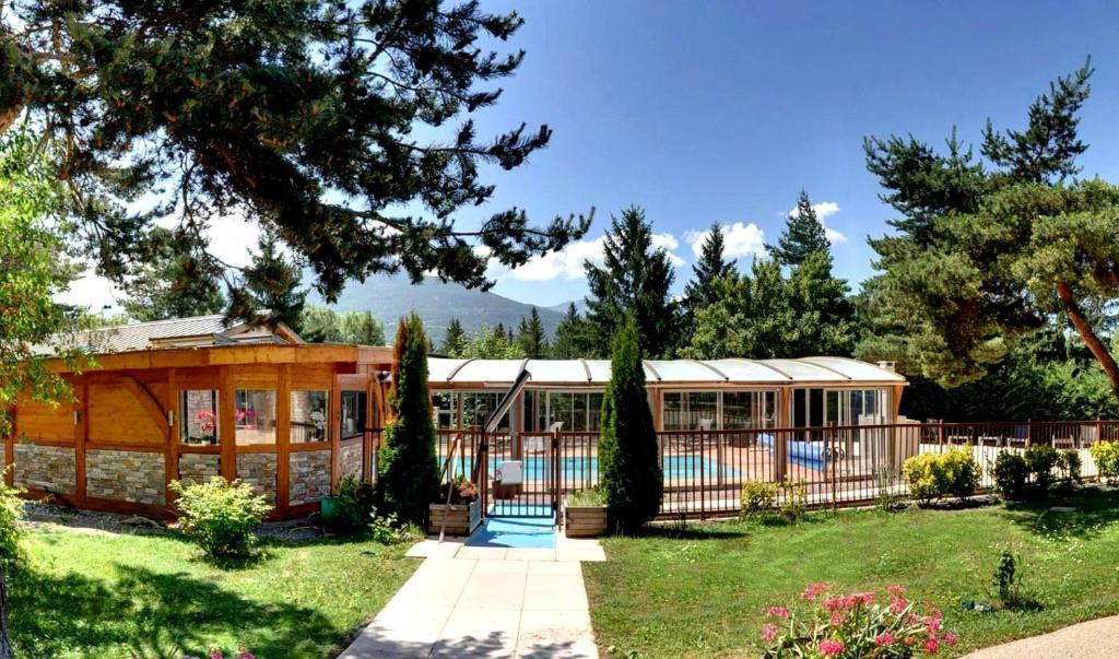 Logis Hotel Le Lac Embrun ภายนอก รูปภาพ